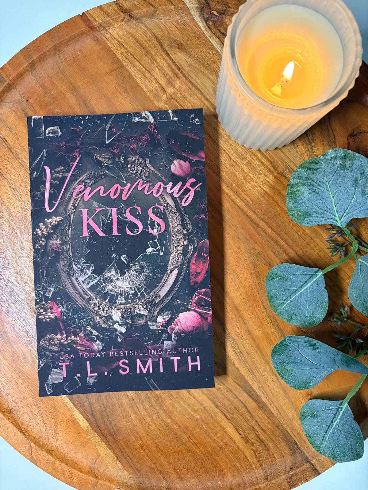 Venomous Kiss by T.L. Smith book cover